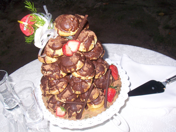 chocolate-caribbean-wedding-cake